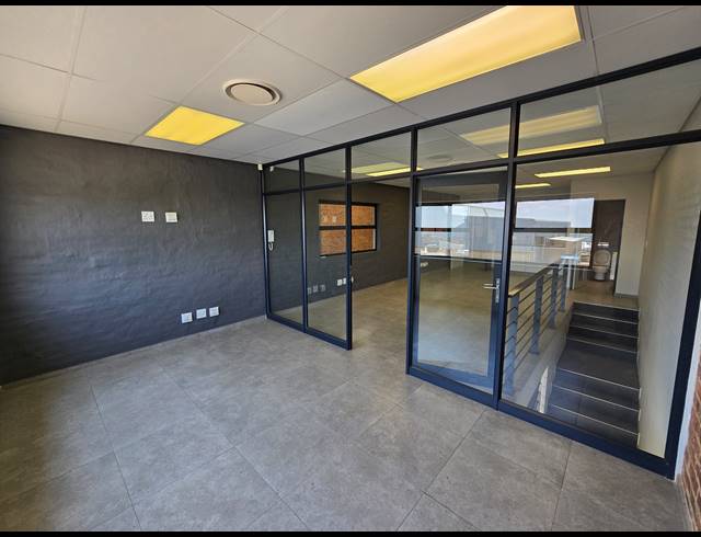 430M² WAREHOUSE TO LET IN TUNNEY